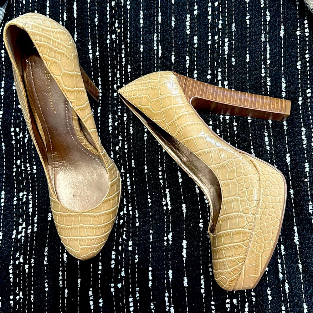 BCBGeneration yellow tan snake skin platform pump round toe